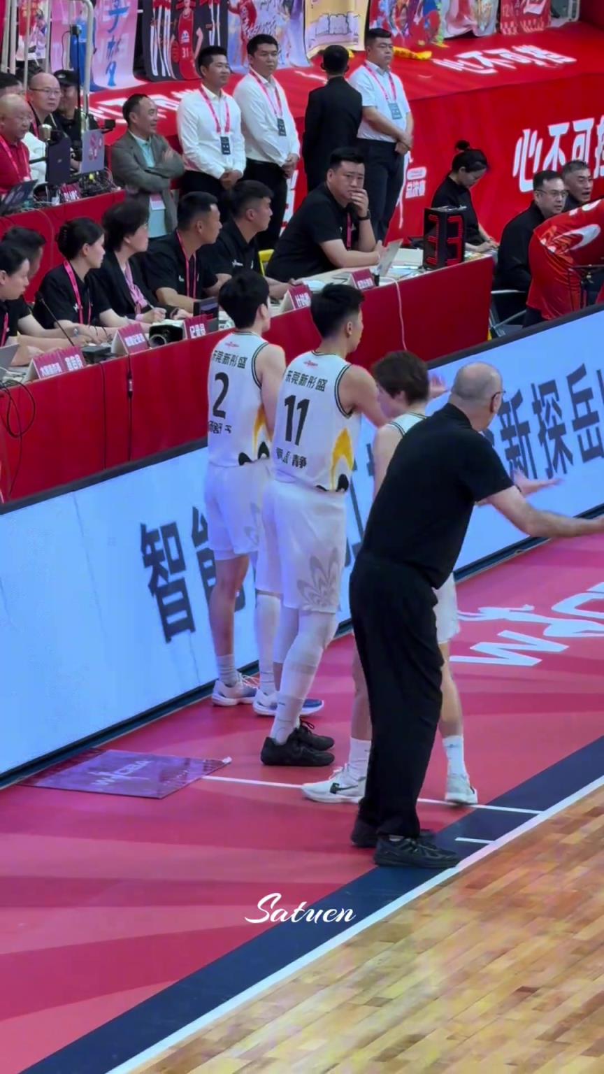 無奈的一家三口！絕望的教練，氣瘋了的皮總！