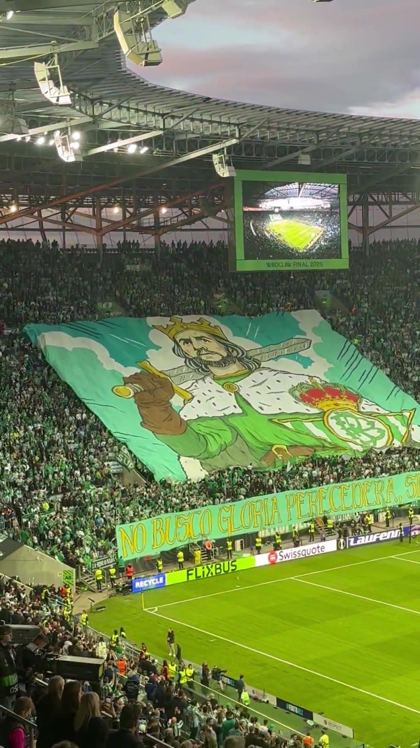 沖擊獎杯！貝蒂斯球迷這巨型Tifo太有氣勢了