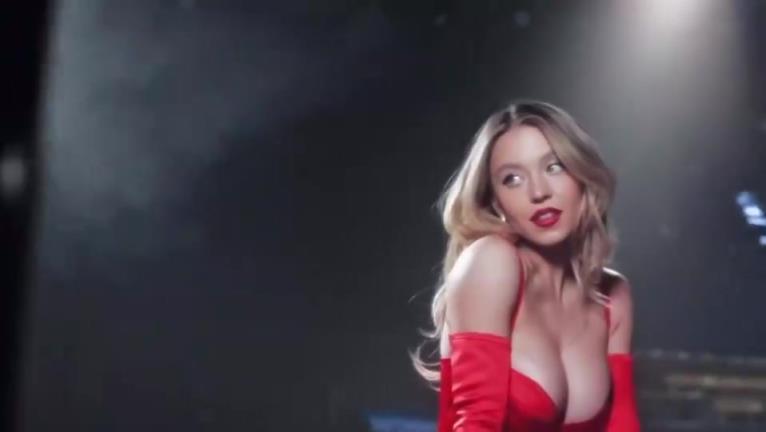 此前觀戰(zhàn)紐約德比！賣含洗澡水肥皂的悉尼妹太清楚自身優(yōu)勢(shì)了